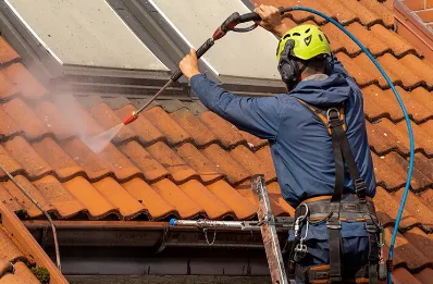 Démoussage et hydrofuge de toiture à Giron